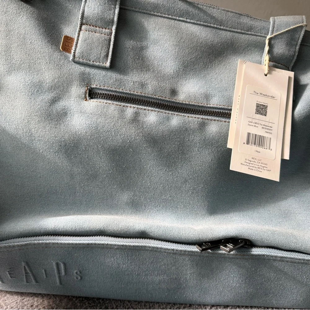 Gap x Beis Weekender - Picture 6 of 7